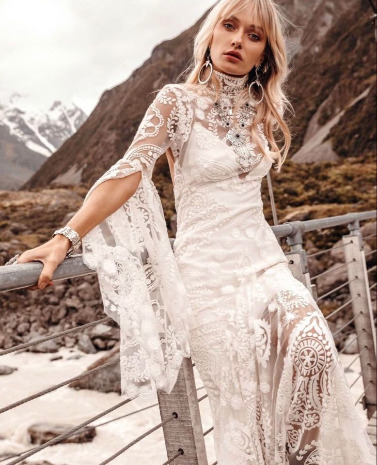 10 STUNNING SLEEVES FOR YOUR WEDDING GOWN | Ditalia